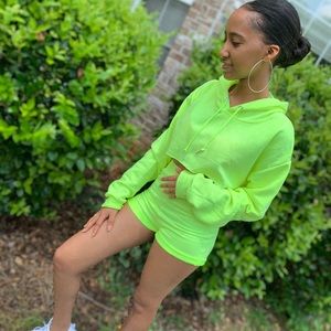 Crop top hoodie with short